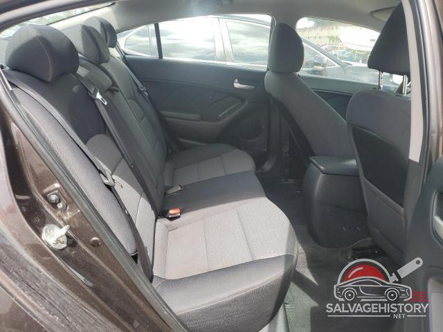 3KPFL4A72JE199047 2018 KIA FORTE photo no. 10