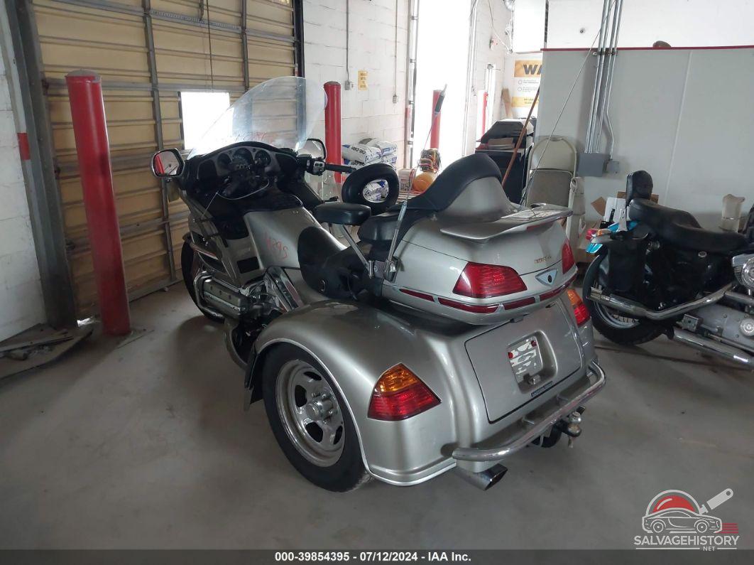 1HFSC47053A202222 2003 HONDA GL1800 photo no. 3
