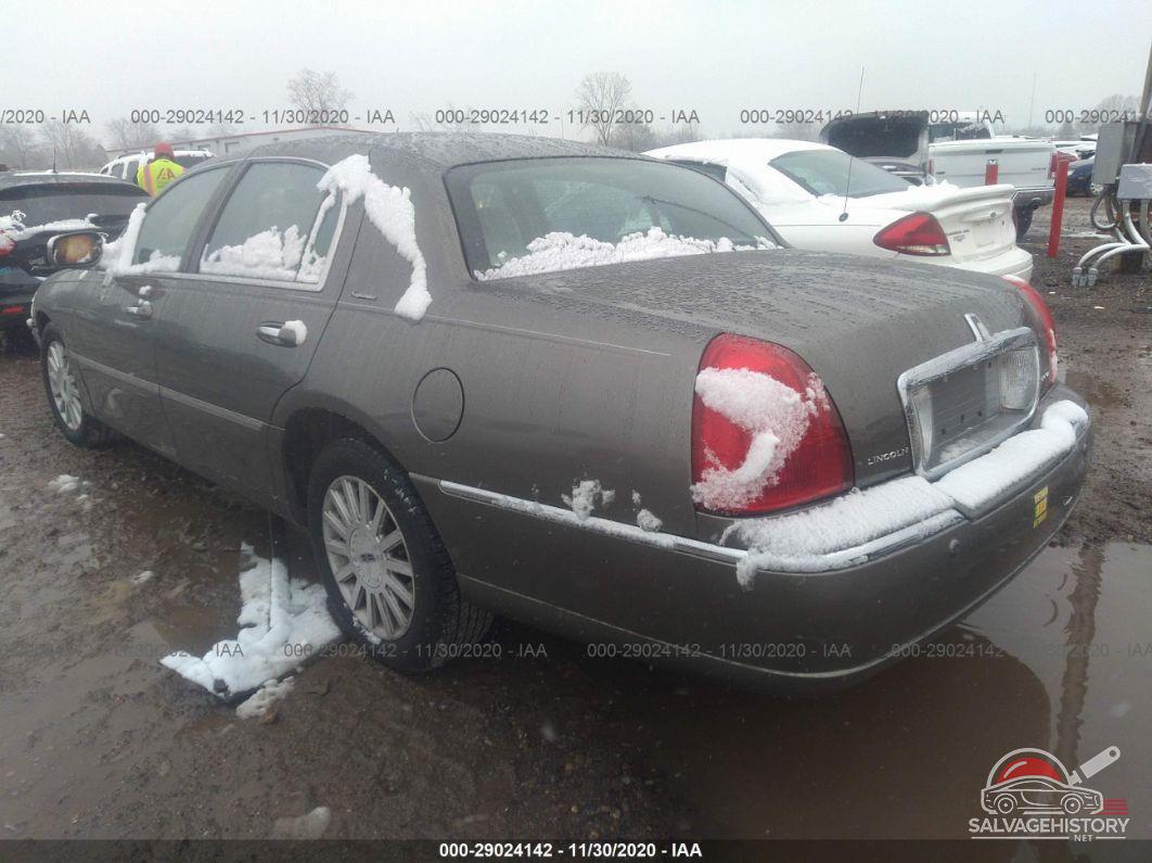 1LNHM81W54Y627093 2004 LINCOLN TOWN CAR photo no. 3