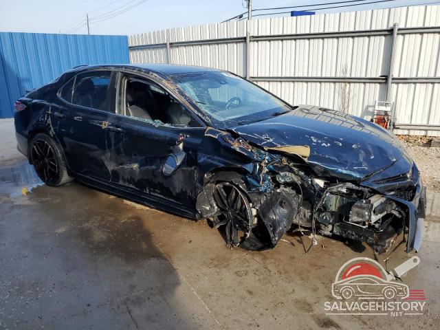 4T1B61HK8JU639851 2018 TOYOTA CAMRY photo no. 4