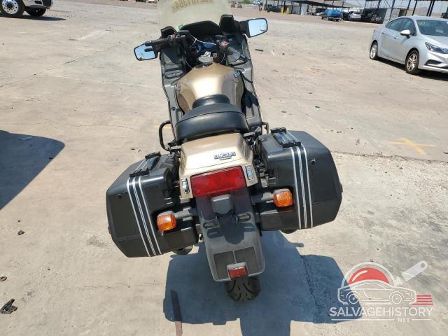 JKAZGCA195B521428 2005 KAWASAKI ZG CONCOUR photo no. 4