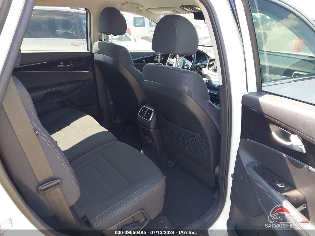 5XYPG4A31JG410585 2018 KIA SORENTO photo no. 8