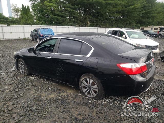 1HGCR2F3XDA146195 2013 HONDA ACCORD photo no. 2