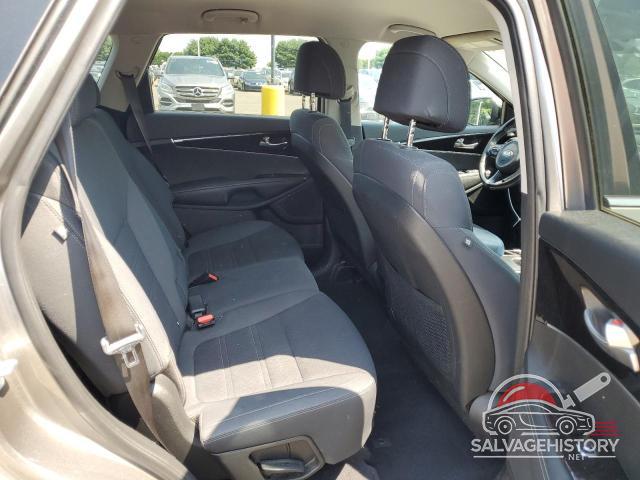 5XYPGDA34HG233783 2017 KIA SORENTO photo no. 11