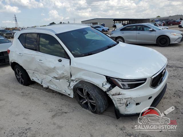 YV4L12UK8R2304645 2024 VOLVO XC40 CORE photo no. 4