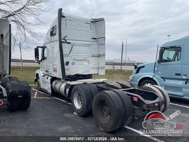 4V4NC9EH4JN979756 2018 VOLVO VNL photo no. 3