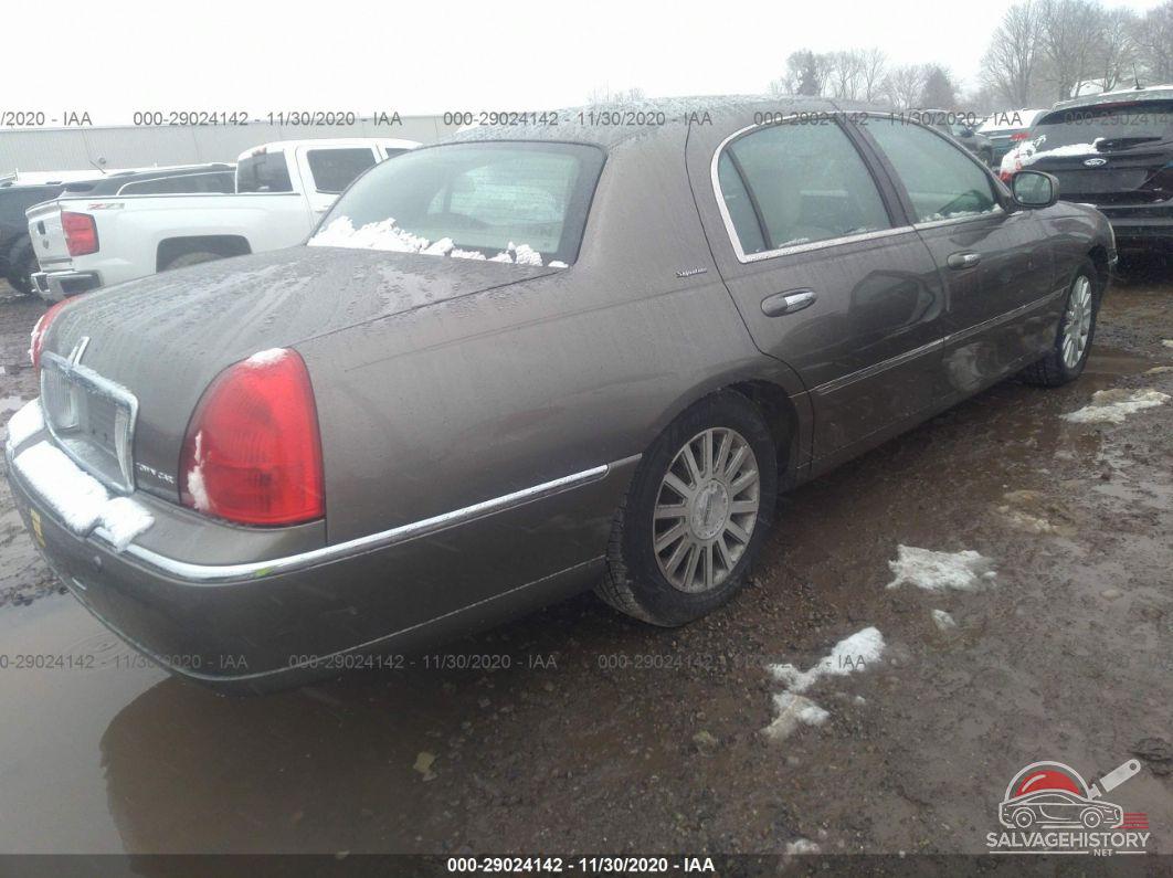 1LNHM81W54Y627093 2004 LINCOLN TOWN CAR photo no. 4
