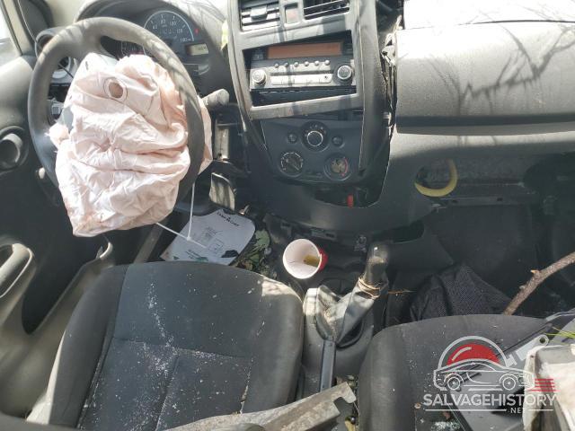 3N1CN7AP9JL806879 2018 NISSAN VERSA photo no. 8