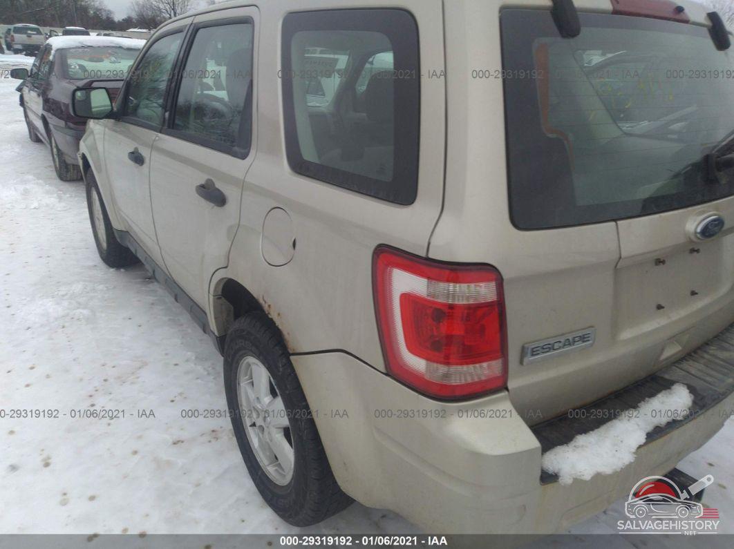 1FMCU0C75AKA72341 2010 FORD ESCAPE photo no. 3