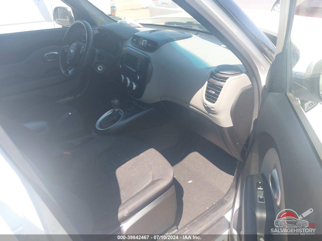 KNDJN2A2XH7421602 2017 KIA SOUL photo no. 5