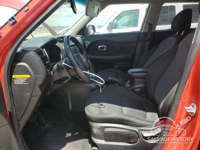 KNDJP3A55J7510221 2018 KIA SOUL photo no. 7