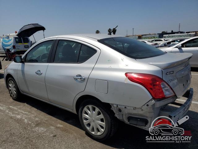 3N1CN7AP5JK402886 2018 NISSAN VERSA photo no. 2