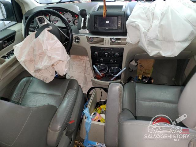 2V4RW3DG5BR625703 2011 VOLKSWAGEN ROUTAN photo no. 8