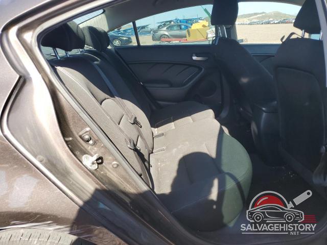 3KPFK4A7XHE035042 2017 KIA FORTE photo no. 10