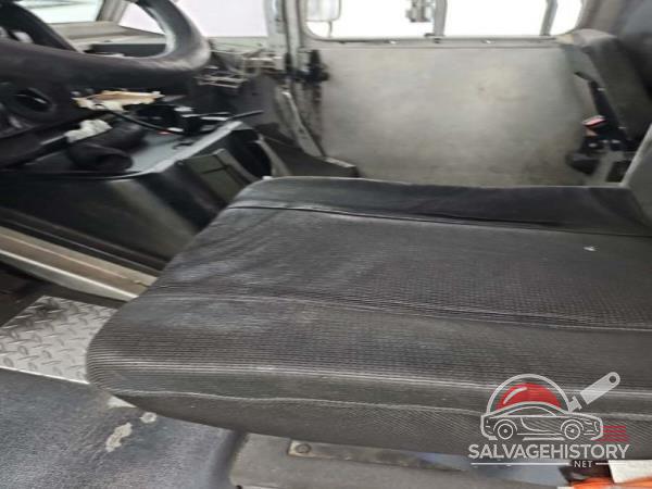 4UZAANBW91CJ22318 2001 FREIGHTLINER CHASSIS photo no. 6