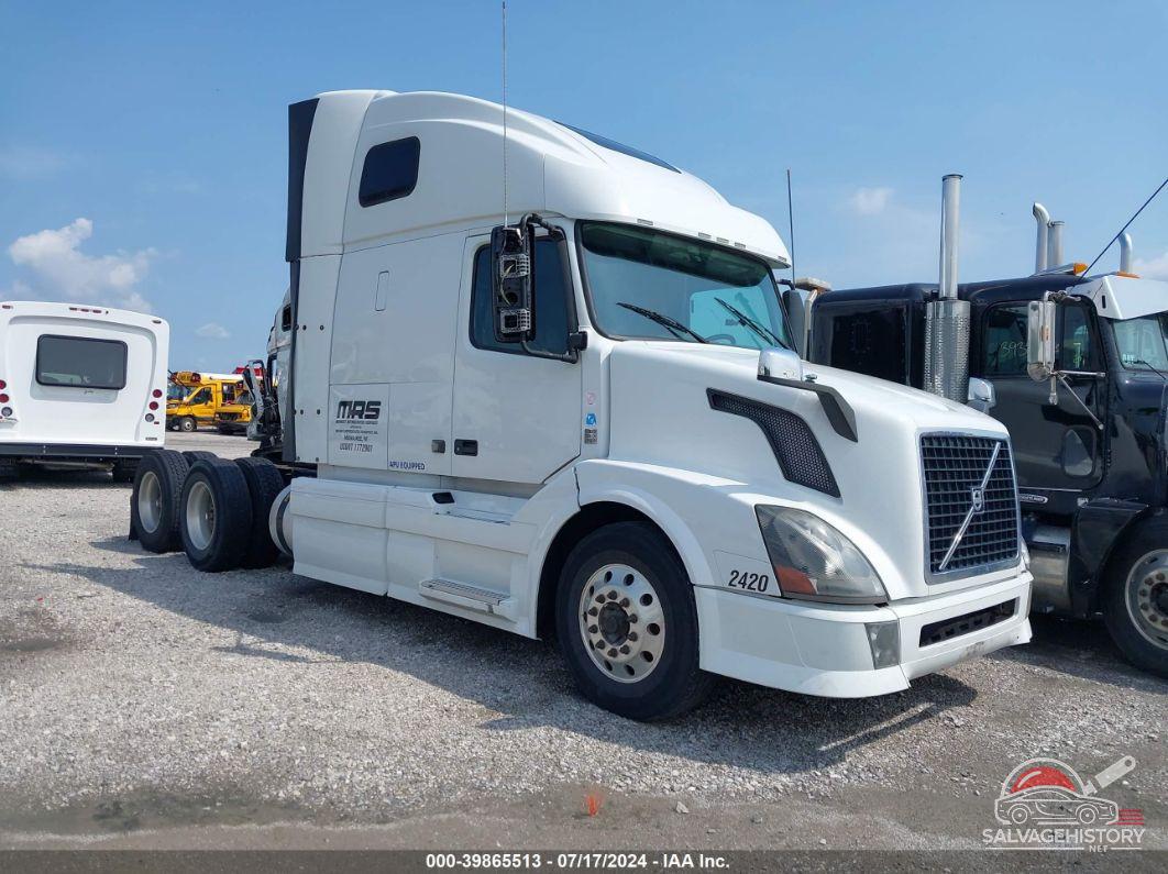 4V4N99EH2FN909601 2015 VOLVO VN photo no. 3