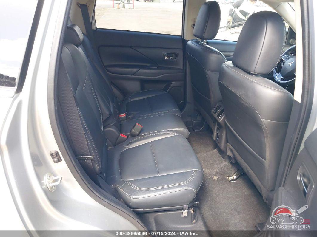 JA4AZ3A35LZ032778 2020 MITSUBISHI OUTLANDER photo no. 8