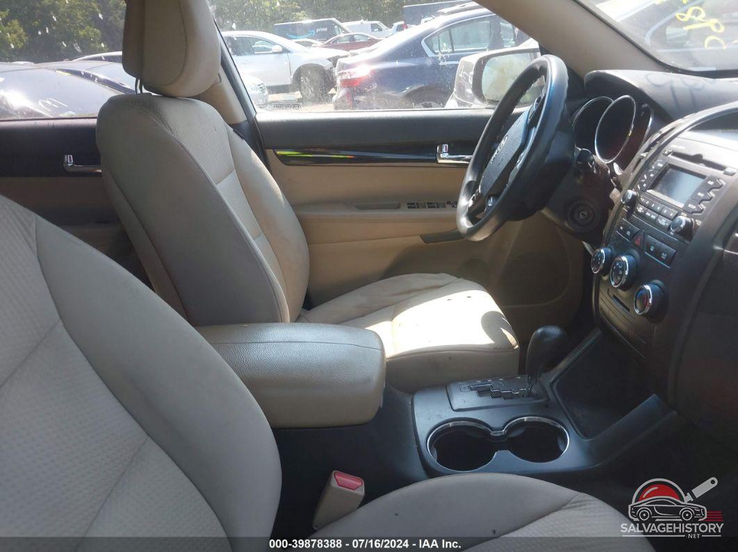 5XYKTDA20BG061207 2011 KIA SORENTO photo no. 5
