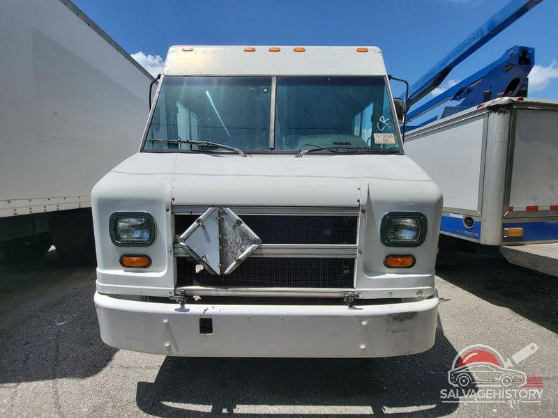 4UZAANBW91CJ22318 2001 FREIGHTLINER CHASSIS photo no. 4