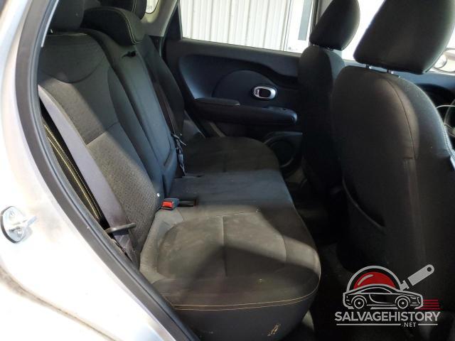 KNDJP3A5XE7700957 2014 KIA SOUL photo no. 10