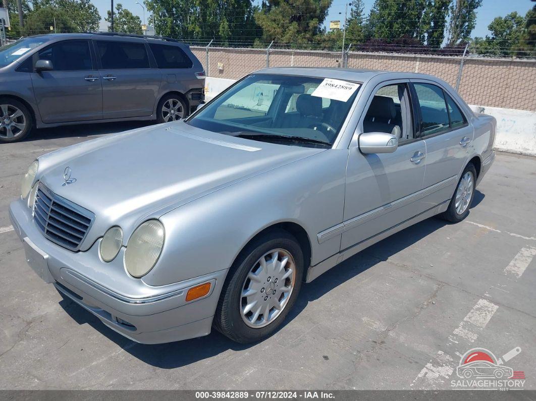 WDBJF65J41B318828 2001 MERCEDES-BENZ E photo no. 2