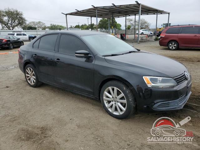 3VWD17AJ3EM388311 2014 VOLKSWAGEN JETTA photo no. 4