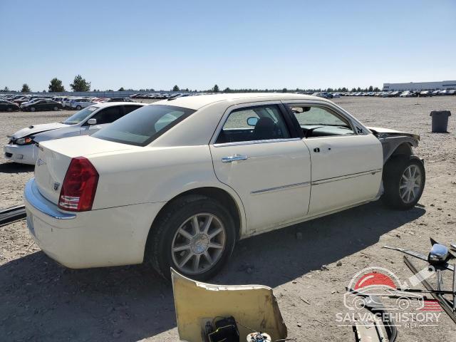 2C3CK6CT0AH151339 2010 CHRYSLER 300 photo no. 3