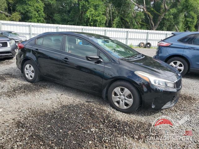 3KPFK4A71HE113028 2017 KIA FORTE photo no. 4