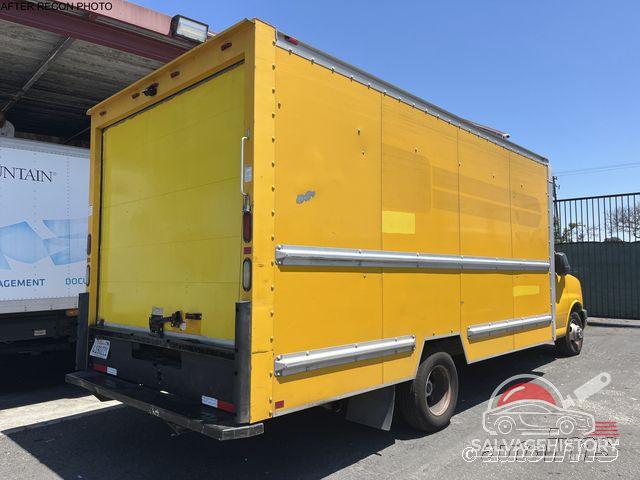 1GD374CG9B1901529 2011 GMC SAVANA CUTAWAY photo no. 3