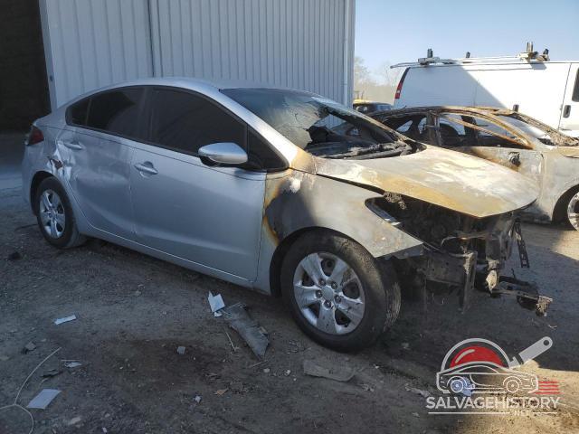 3KPFK4A75HE019055 2017 KIA FORTE photo no. 4
