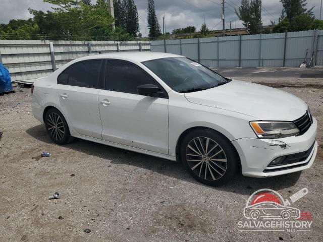 3VWD17AJ0GM260398 2016 VOLKSWAGEN JETTA photo no. 4