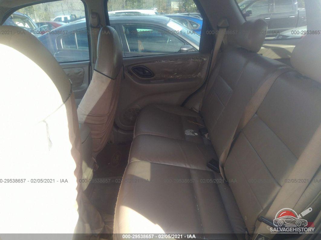 1FMYU03181KC55704 2001 FORD ESCAPE photo no. 8