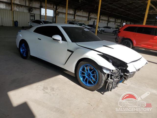JN1AR5EF6AM230868 2010 NISSAN GTR photo no. 4
