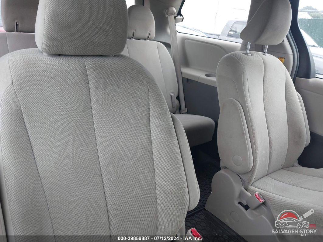 5TDZK3DC0BS048444 2011 TOYOTA SIENNA photo no. 8