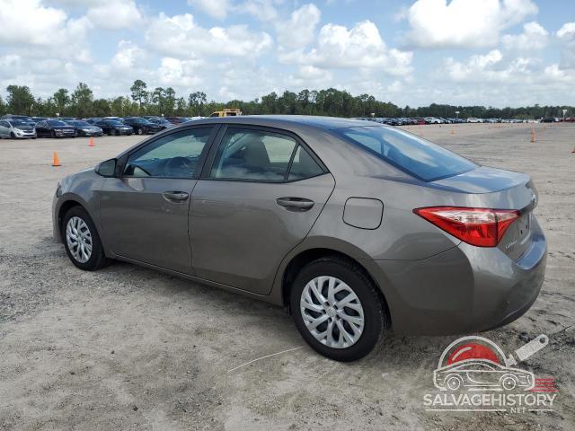 5YFBURHE2JP756468 2018 TOYOTA COROLLA photo no. 2