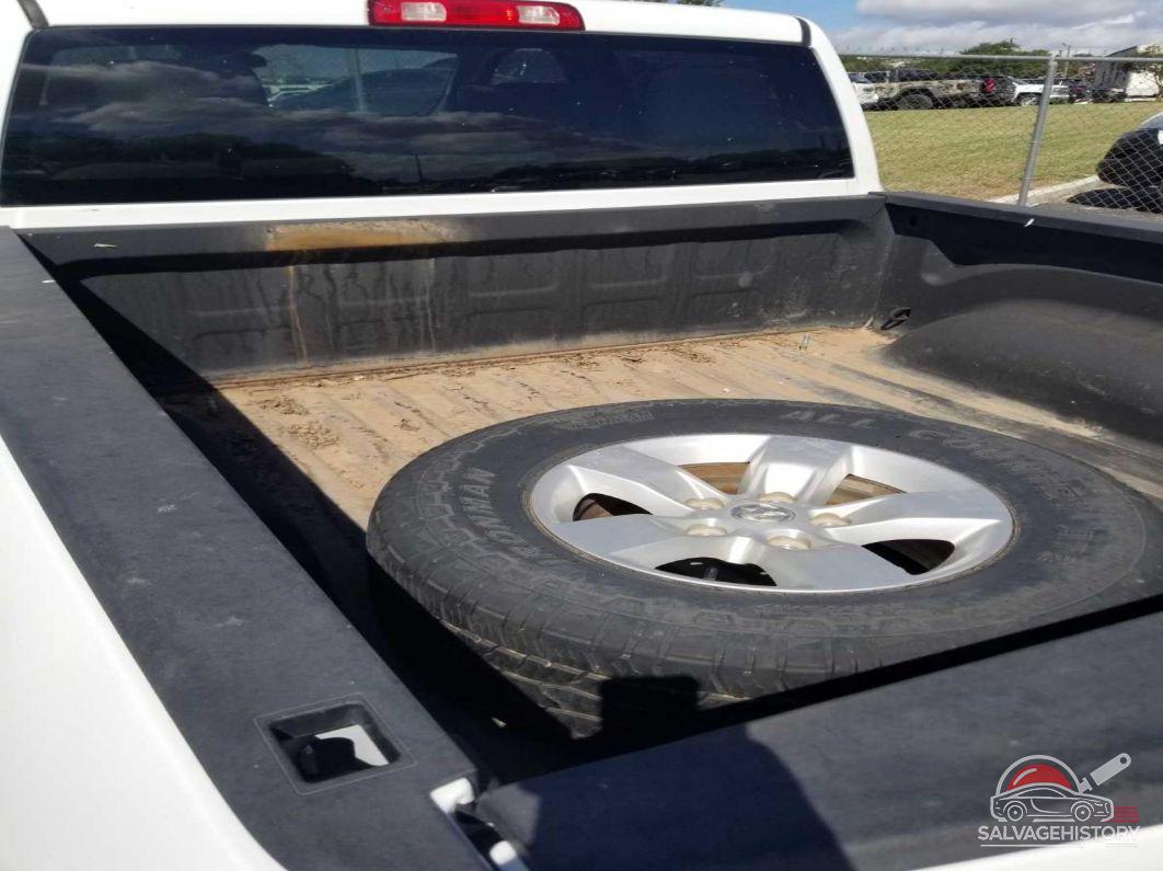 1C6RR7KT8KS599418 2019 RAM 1500 CLASSIC photo no. 10