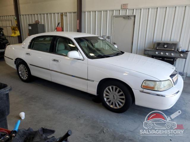 1LNHM81W95Y645646 2005 LINCOLN TOWNCAR photo no. 4