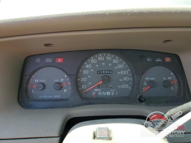 2MEFM74W44X679993 2004 MERCURY GRMARQUIS photo no. 9