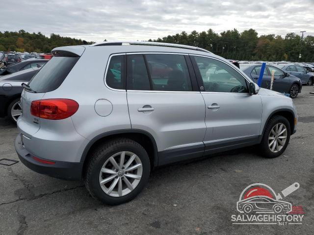 WVGSV7AX4HK021413 2017 VOLKSWAGEN TIGUAN photo no. 3