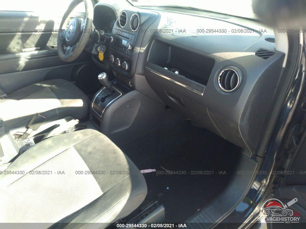 1J4NF1FBXBD225826 2011 JEEP COMPASS photo no. 5