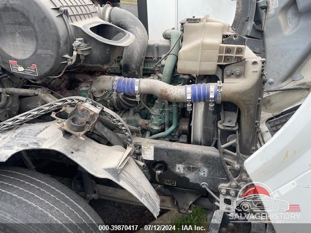 4V4NC9EH4JN979756 2018 VOLVO VNL photo no. 9
