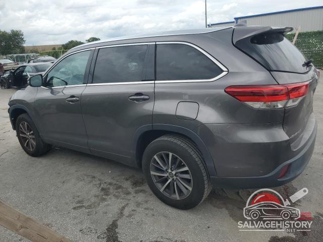 5TDKZRFH7JS543571 2018 TOYOTA HIGHLANDER photo no. 2
