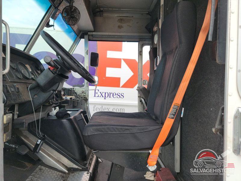 4UZAANBW91CJ22318 2001 FREIGHTLINER CHASSIS photo no. 8