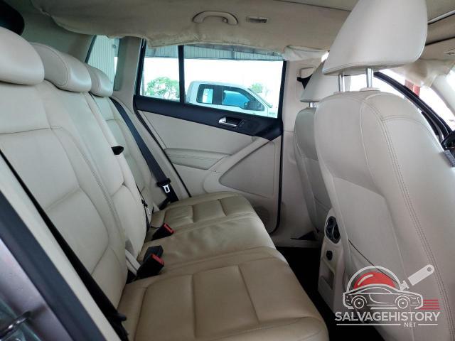 WVGAV7AXXBW541241 2011 VOLKSWAGEN TIGUAN photo no. 10