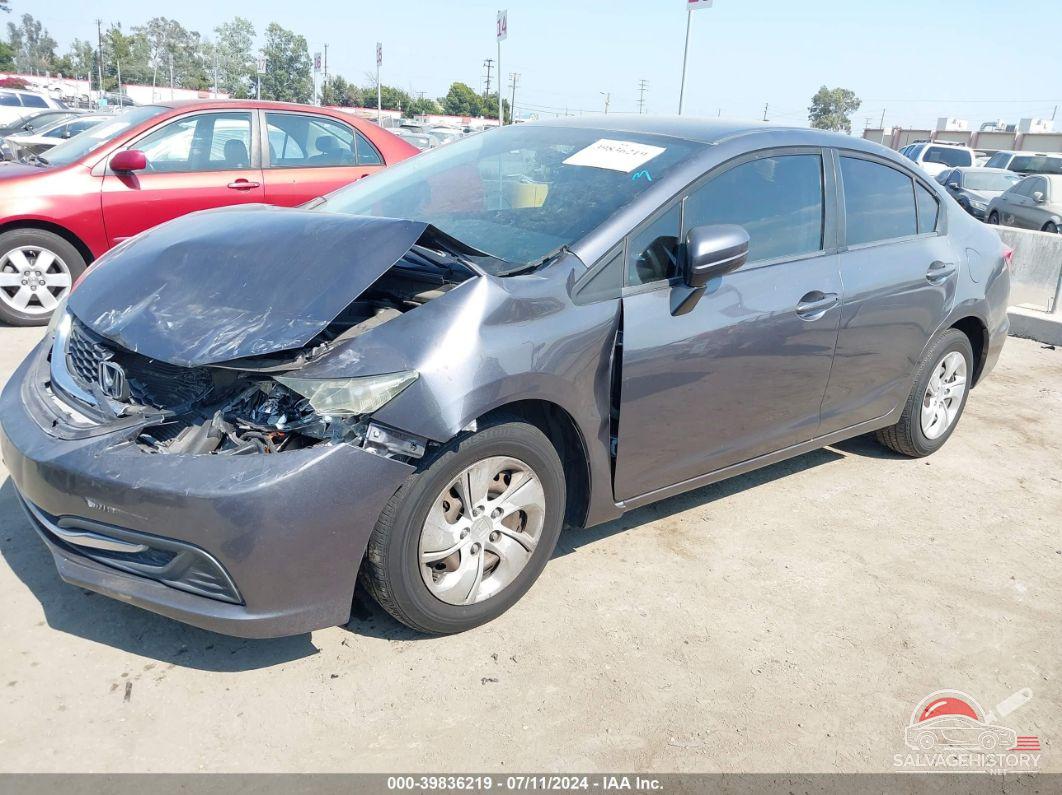 19XFB2F53FE201345 2015 HONDA CIVIC photo no. 2