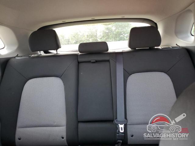 KM8K2CAA8JU078401 2018 HYUNDAI KONA photo no. 10