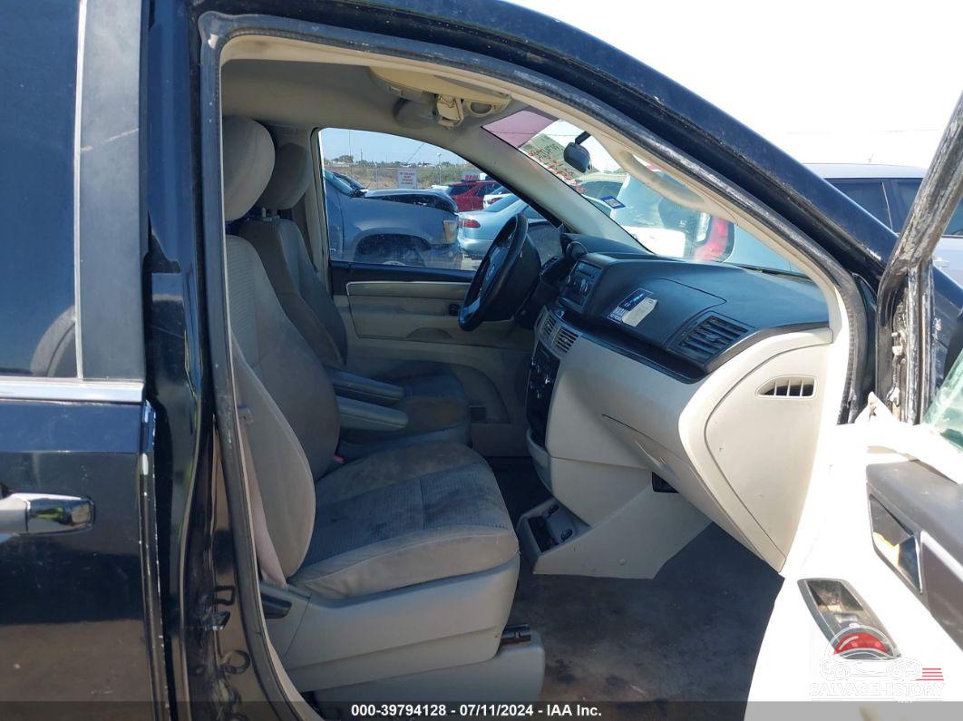 2V4RW4D13AR168891 2010 VOLKSWAGEN ROUTAN photo no. 5
