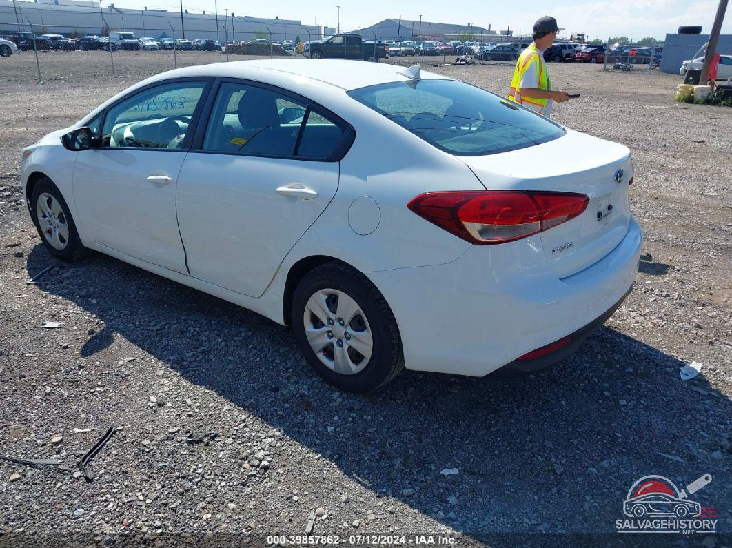 3KPFK4A76HE081323 2017 KIA FORTE photo no. 3