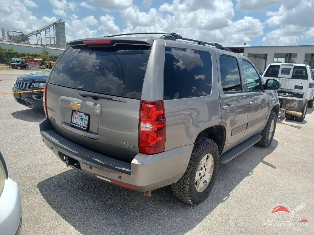 1GNSKAE04CR312606 2012 CHEVROLET TAHOE photo no. 2