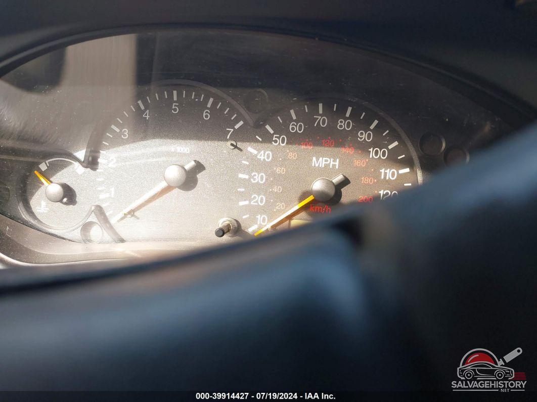 1FAFP3438YW274766 2000 FORD FOCUS photo no. 7